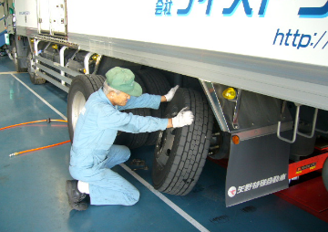 タイヤ交換作業