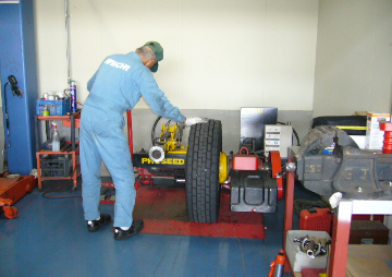 タイヤチェンジャー作業